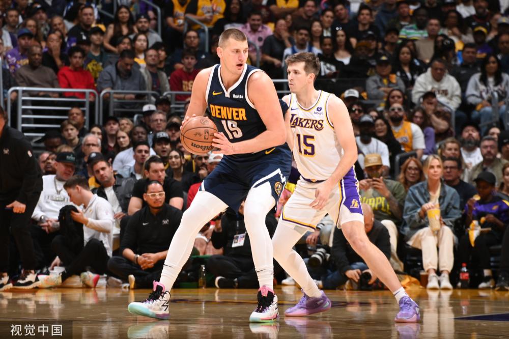 在分析莱万 在分析莱万